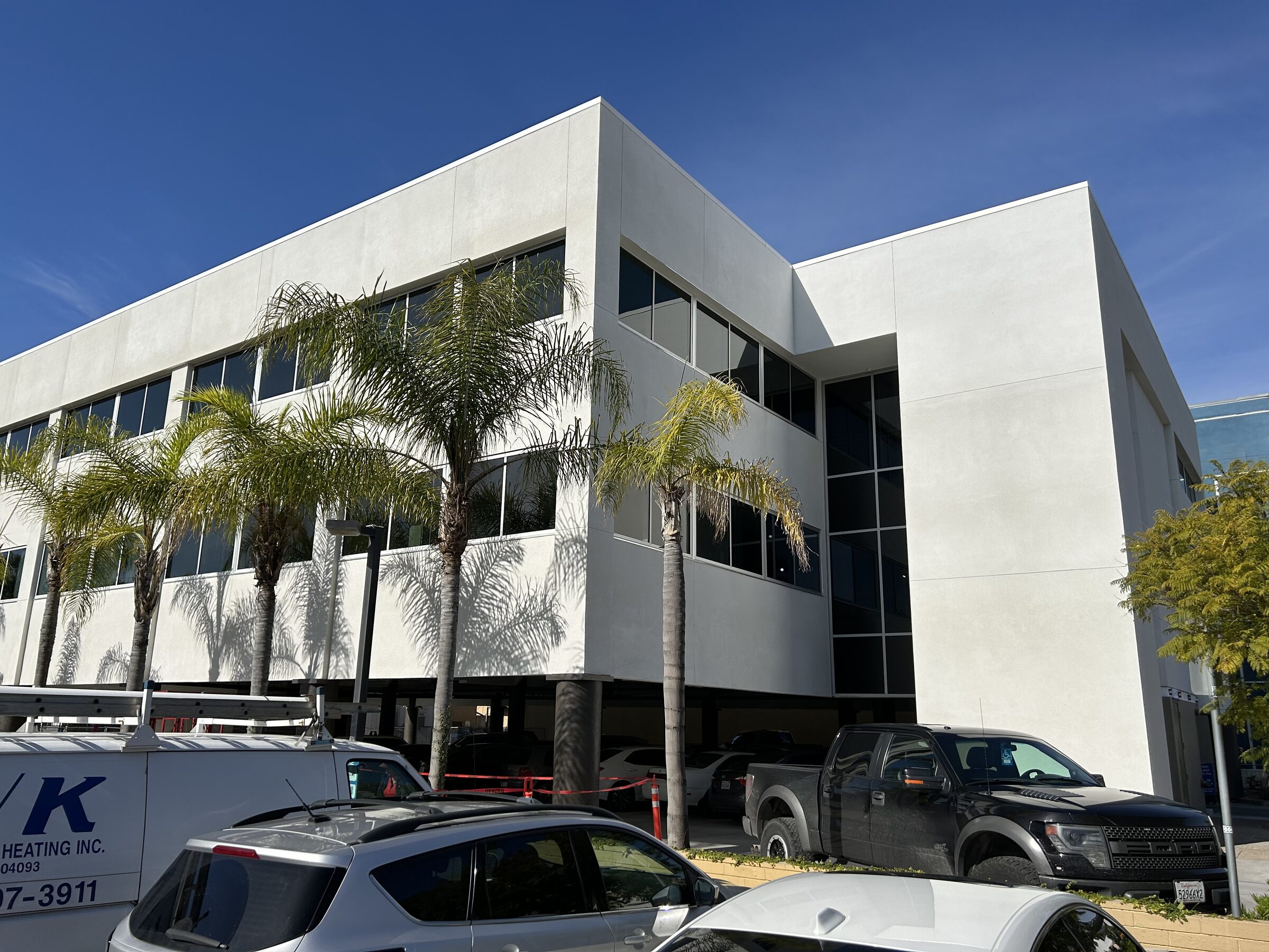 3930 south elevation with palm trees